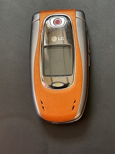 LG klaptelefoon oranje